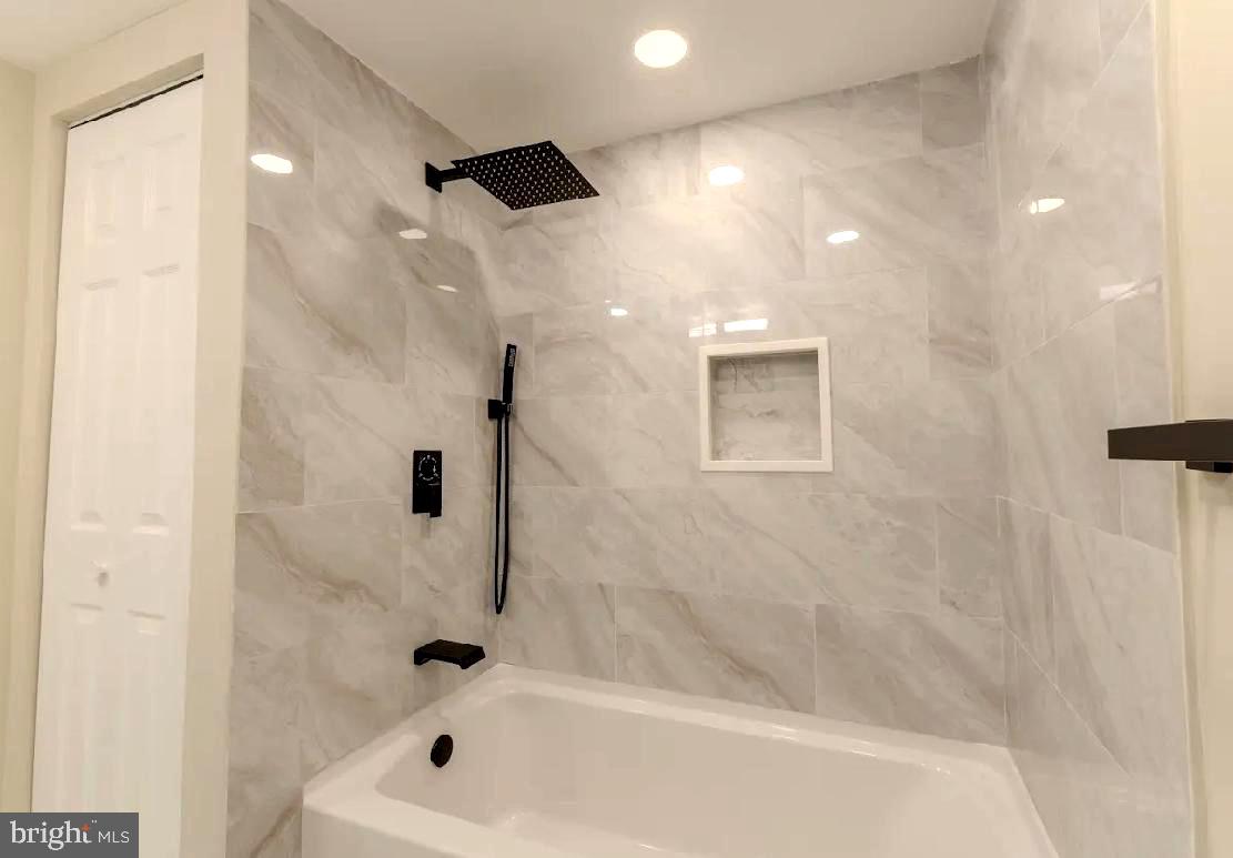 VALLEY STREAM - Residential