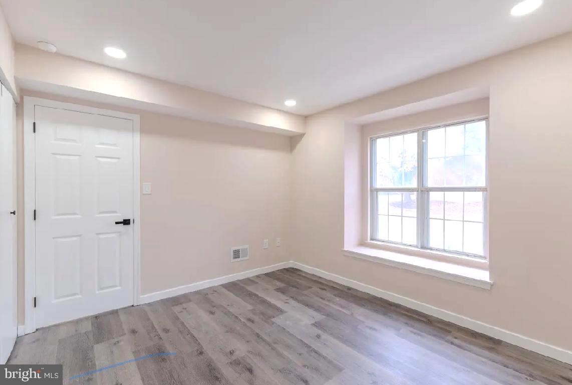 VALLEY STREAM - Residential