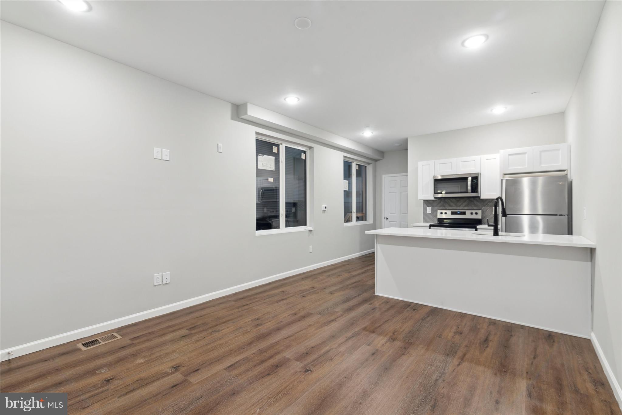 1230 N MARSHALL STREET