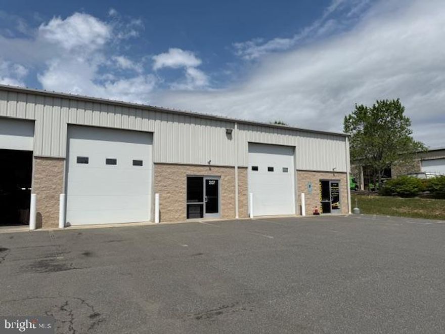 LOCATION, LOCATION, LOCATION!  JUST OFF US RT 1 PROXIMATE TO I95 INTERCHANGE AND STAFFORD AIRPORT.   10,000 SQFT BUILDING WITH 4.000 SQFT SPACE AVAILABLE.   26' MAX CEILING HEIGHT.  14' OVERHEAD DOORS.  STOREFRONT DOORS AND WINDOWS.  1/2 BATH AND MOP SINK.  3-PHASE ELEC. OLREA.    BUILDING 33B, UNITS 207 & 209.   UNITS HOLD SPECIAL USE PERMIT FOR AUTOMOTIVE SALES.   NNN LEASE.  OLREA