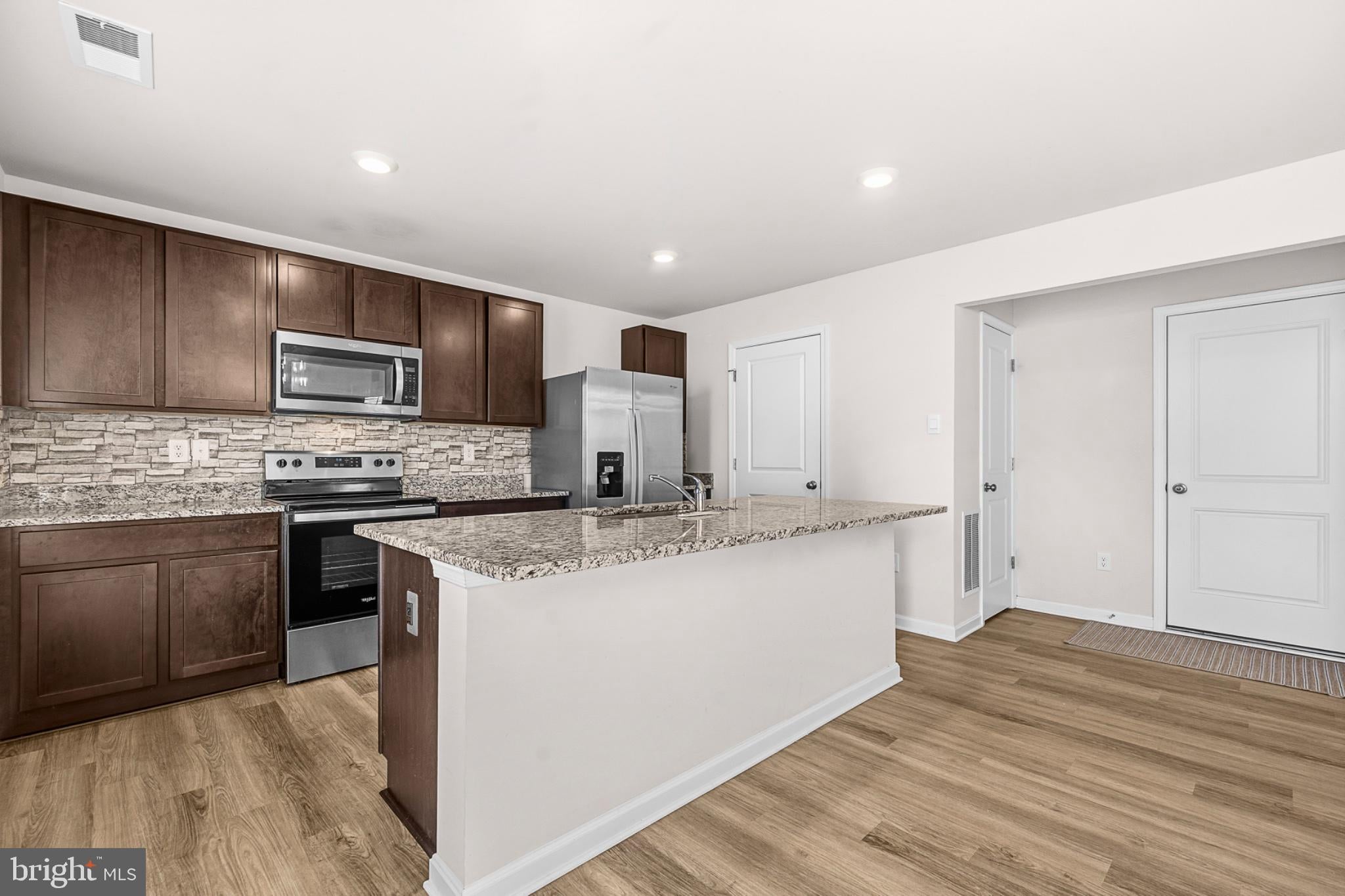 399 TOULOUSE LANE