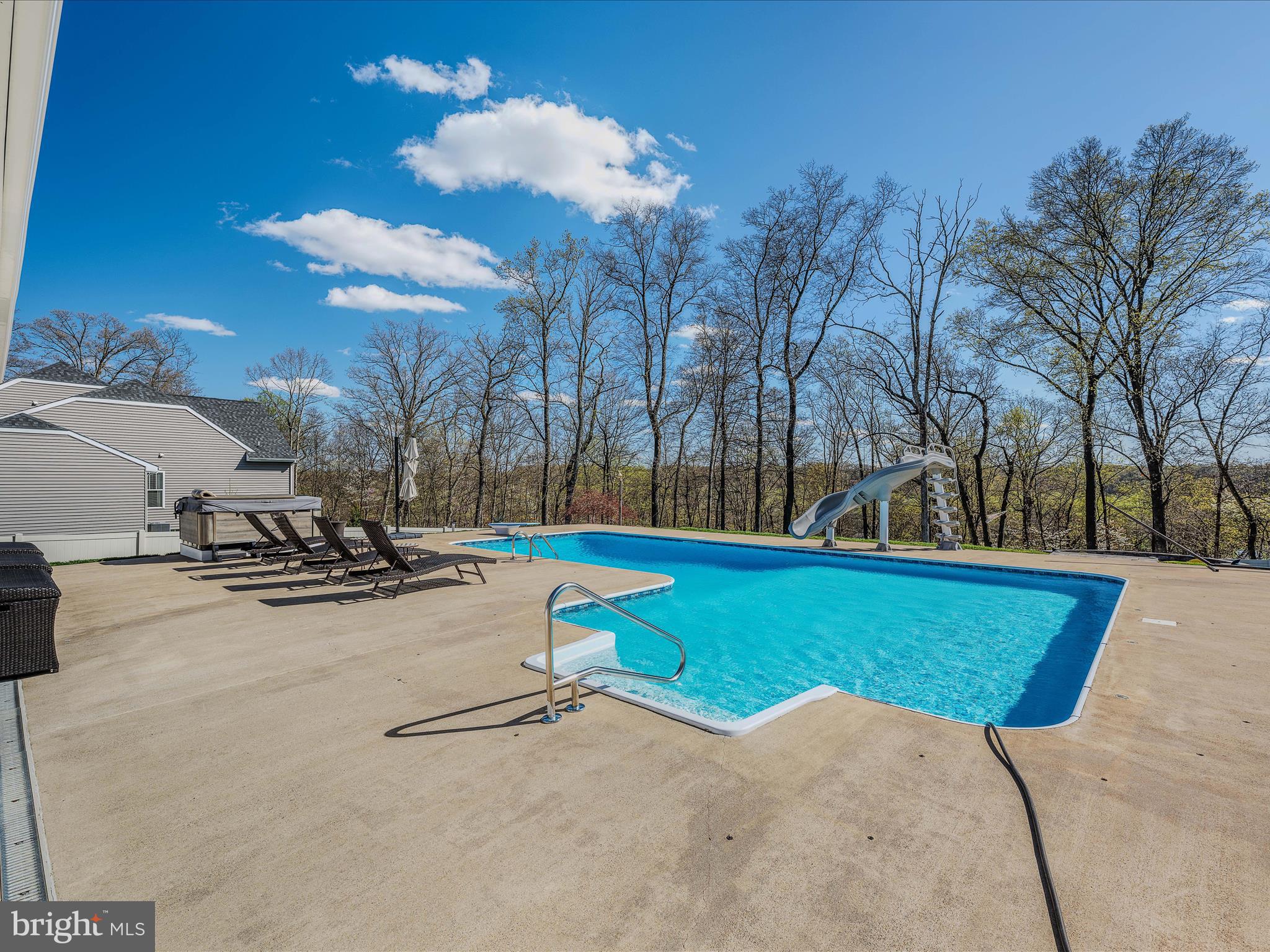 BROOKFIELD ON THE POTOMAC - Residential