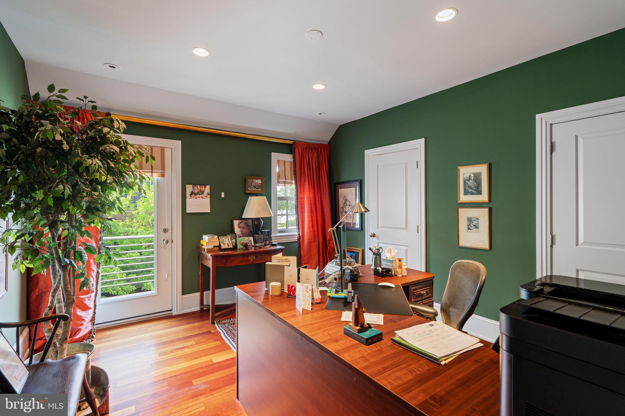 SOCIETY HILL - Residential