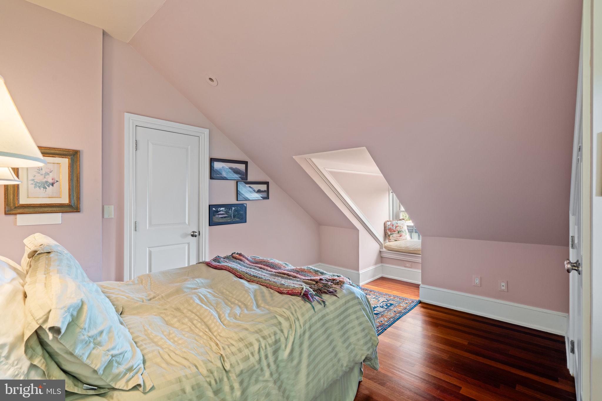 SOCIETY HILL - Residential