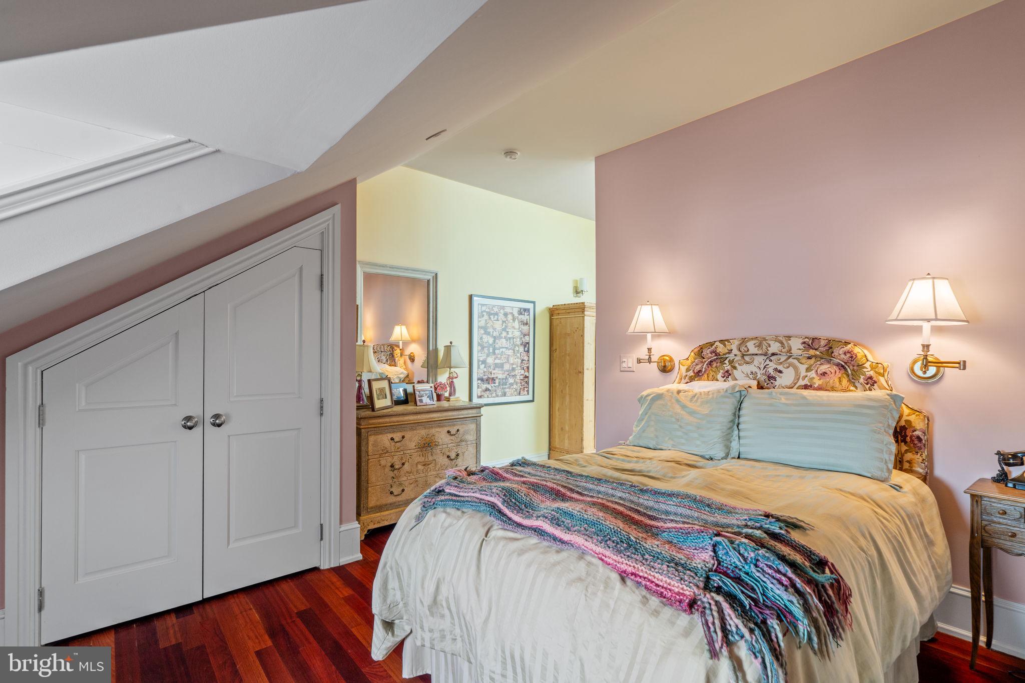 SOCIETY HILL - Residential