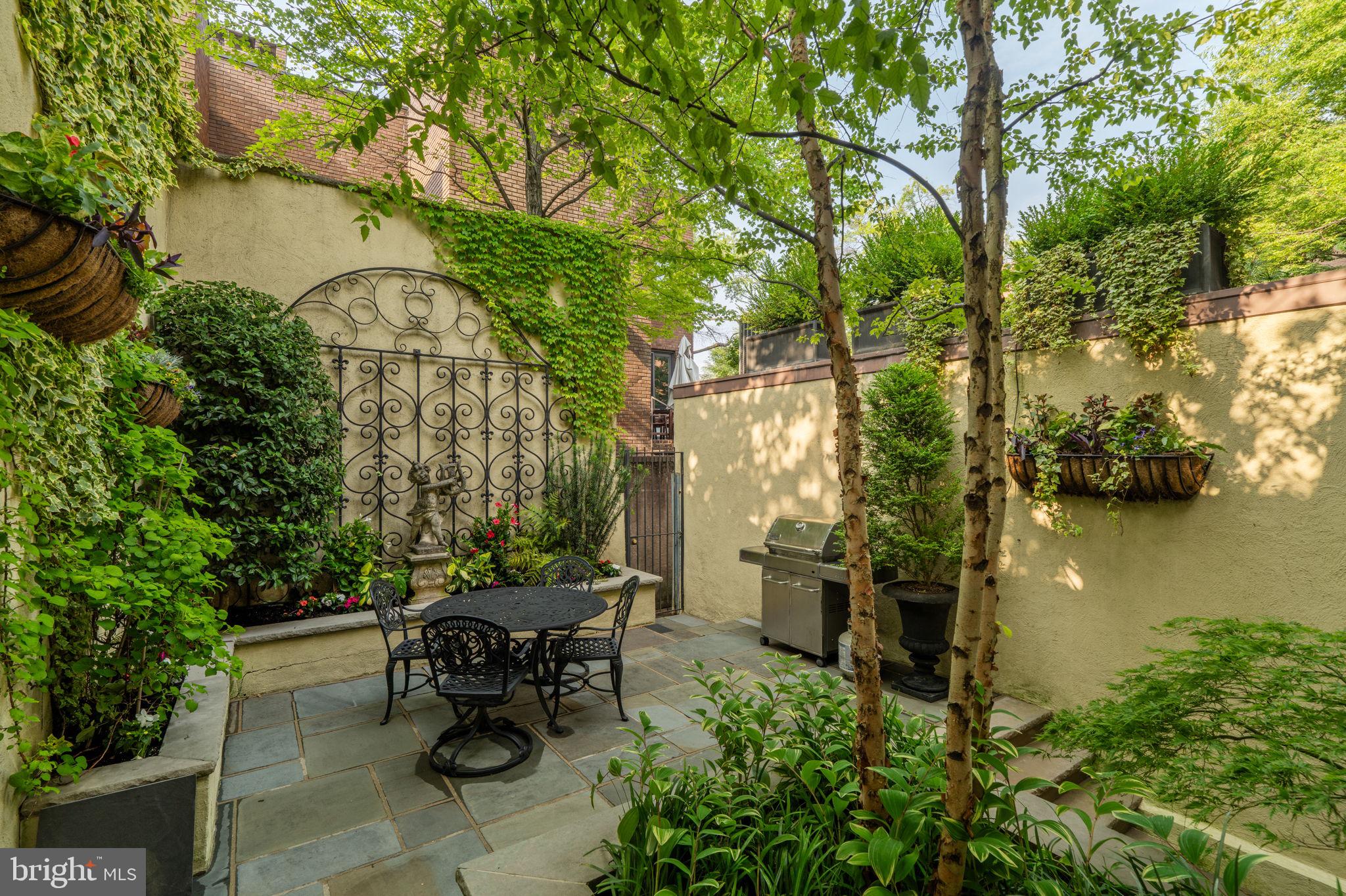 SOCIETY HILL - Residential