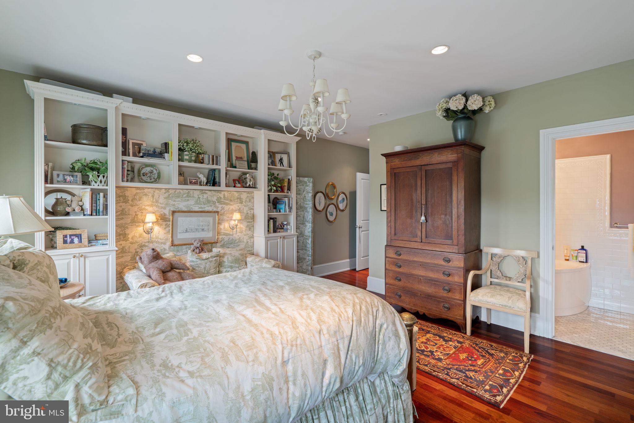 SOCIETY HILL - Residential