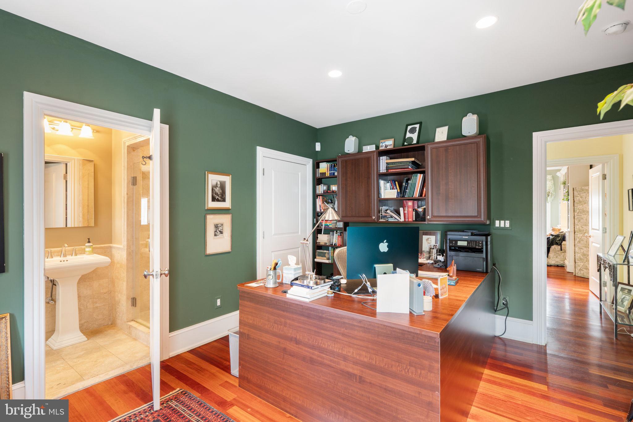 SOCIETY HILL - Residential