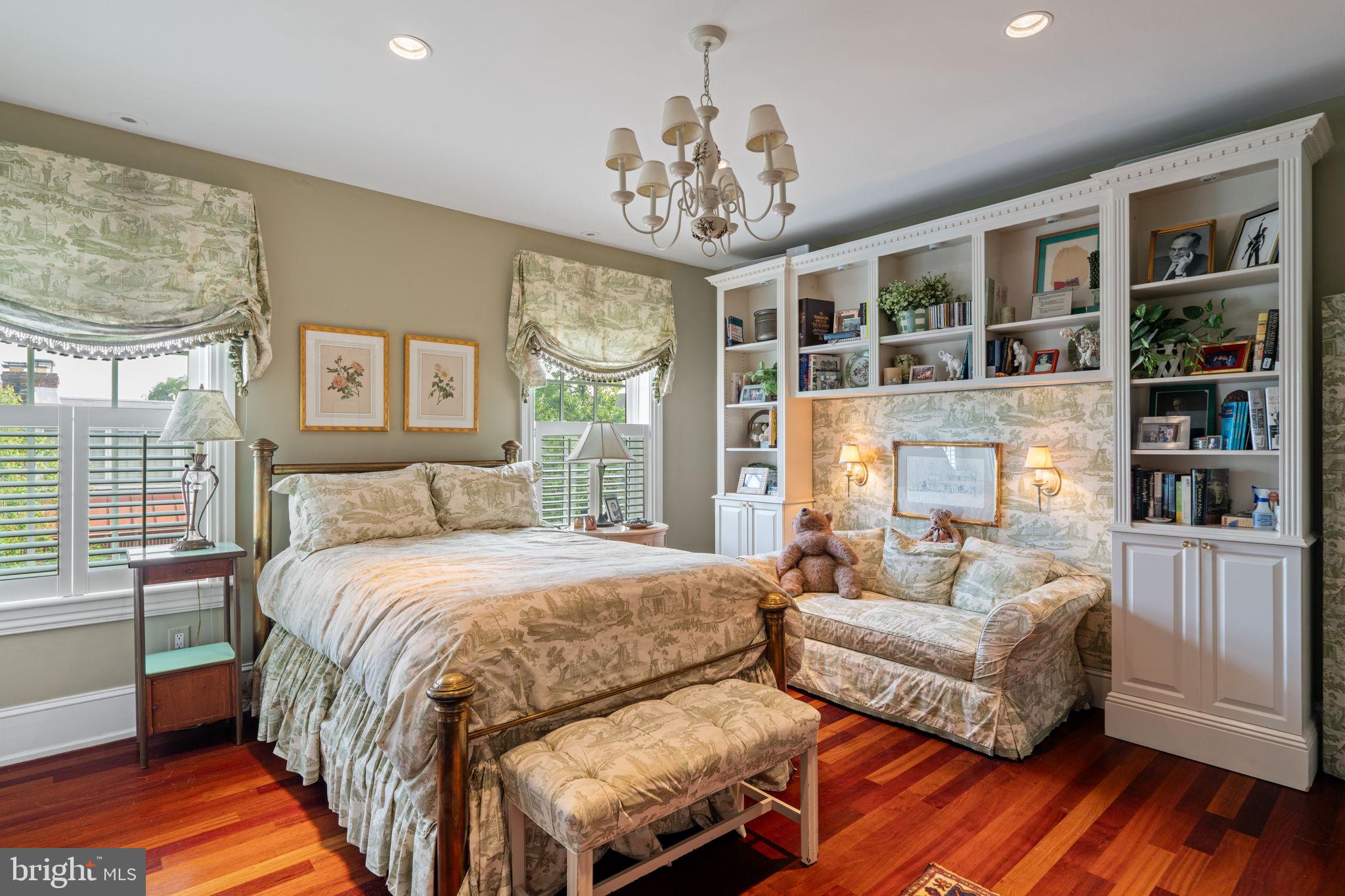 SOCIETY HILL - Residential