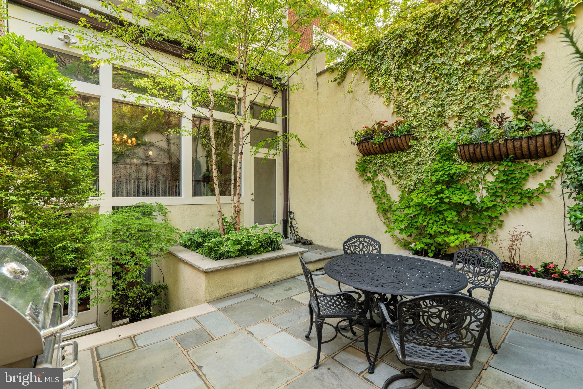 SOCIETY HILL - Residential