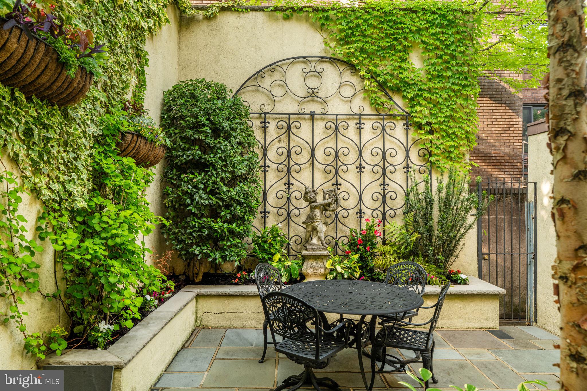 SOCIETY HILL - Residential