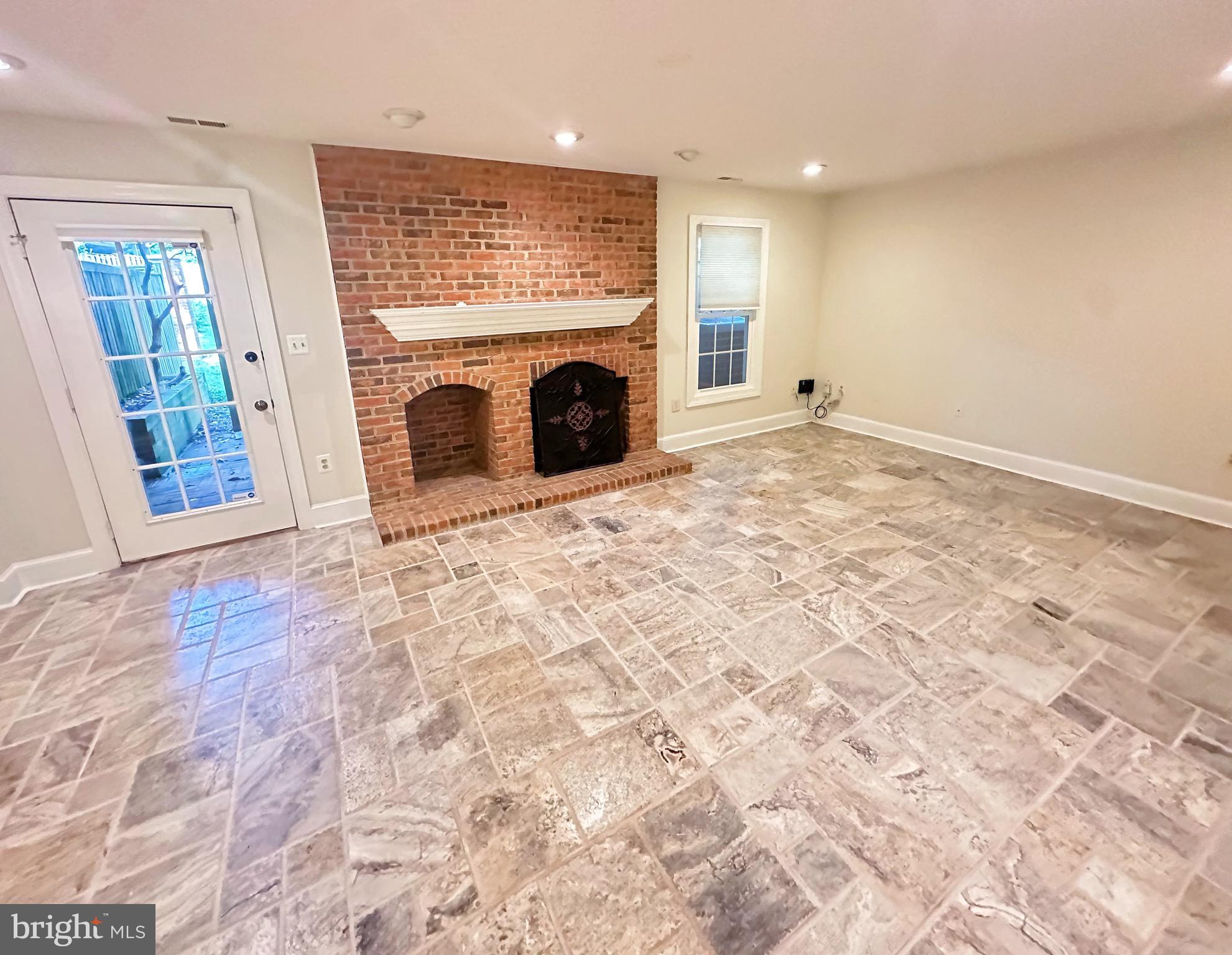 DECOVERLY ADVENTURE - Residential