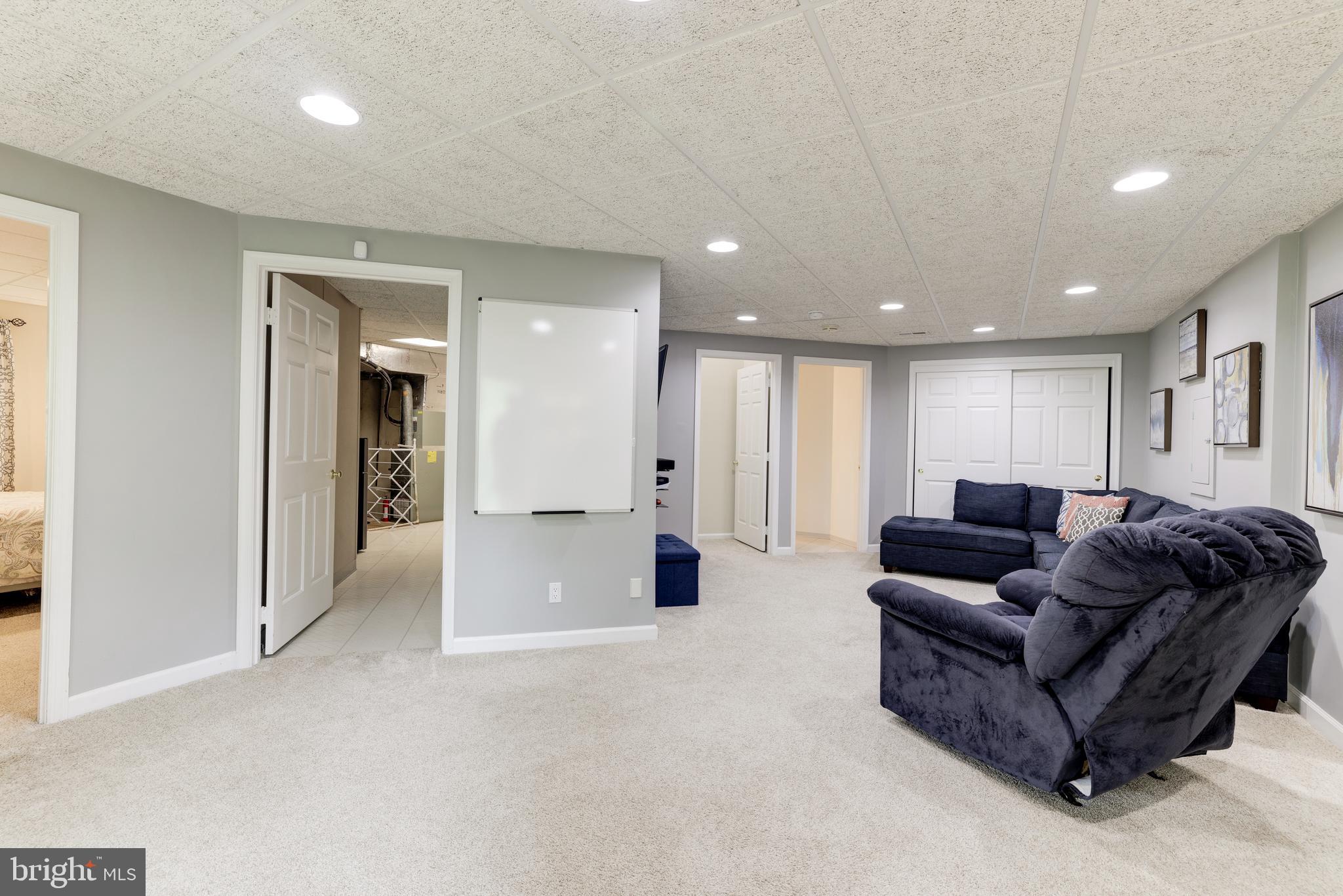 CHANTILLY HIGHLANDS - Residential