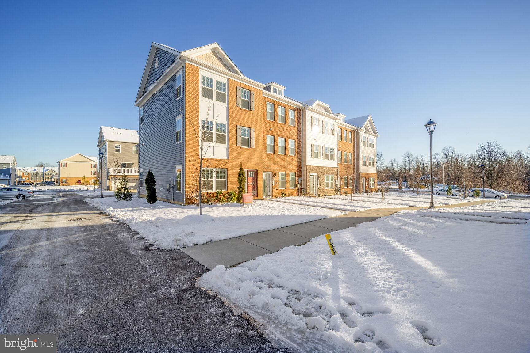 WOODMORE OVERLOOK - Residential Lease