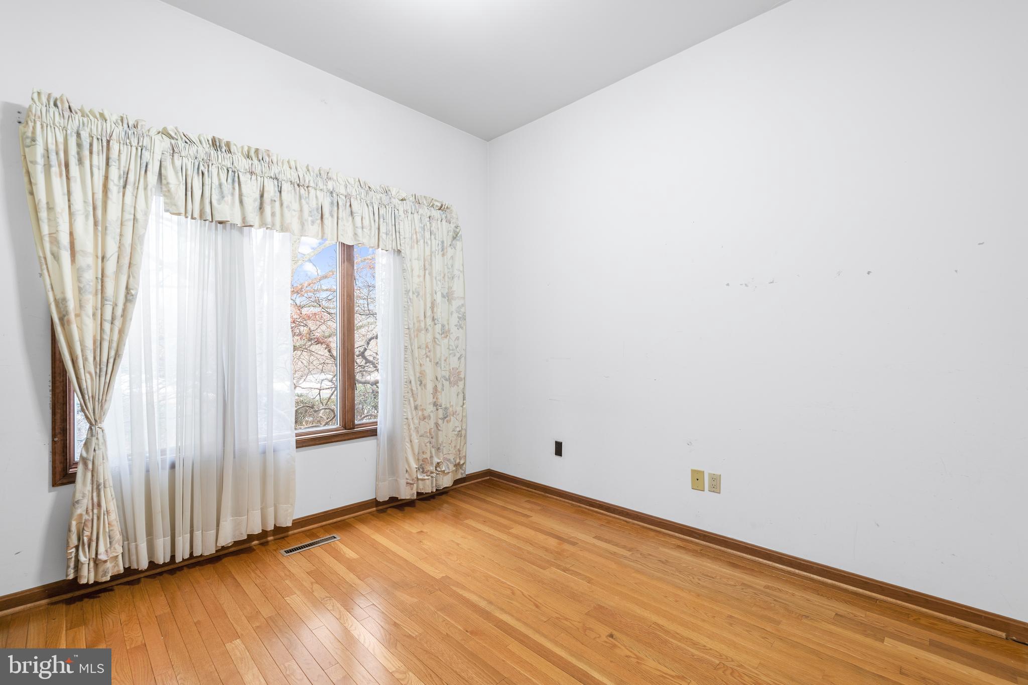 BURNHAM HILLS - Residential