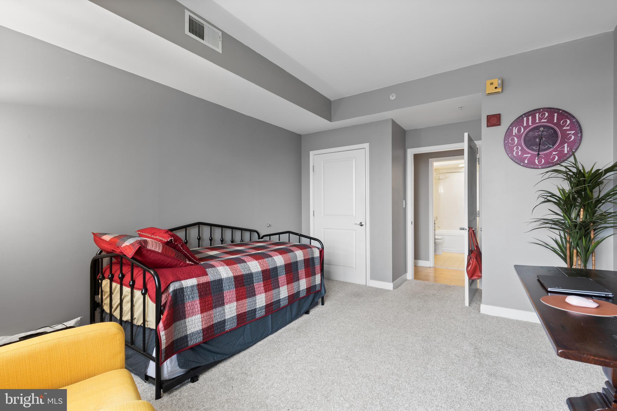 HARBOR EAST - Residential