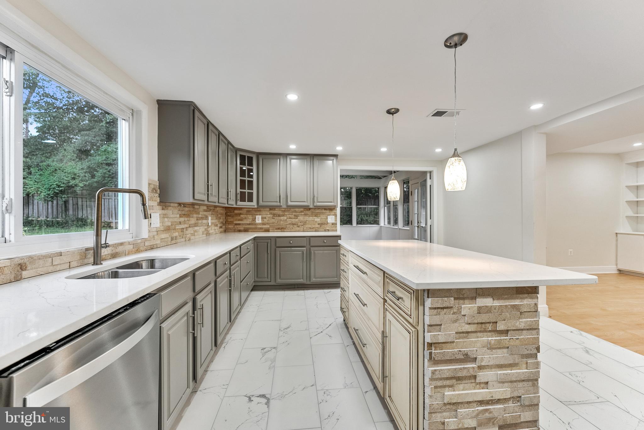 SUGARLAND RUN - Residential