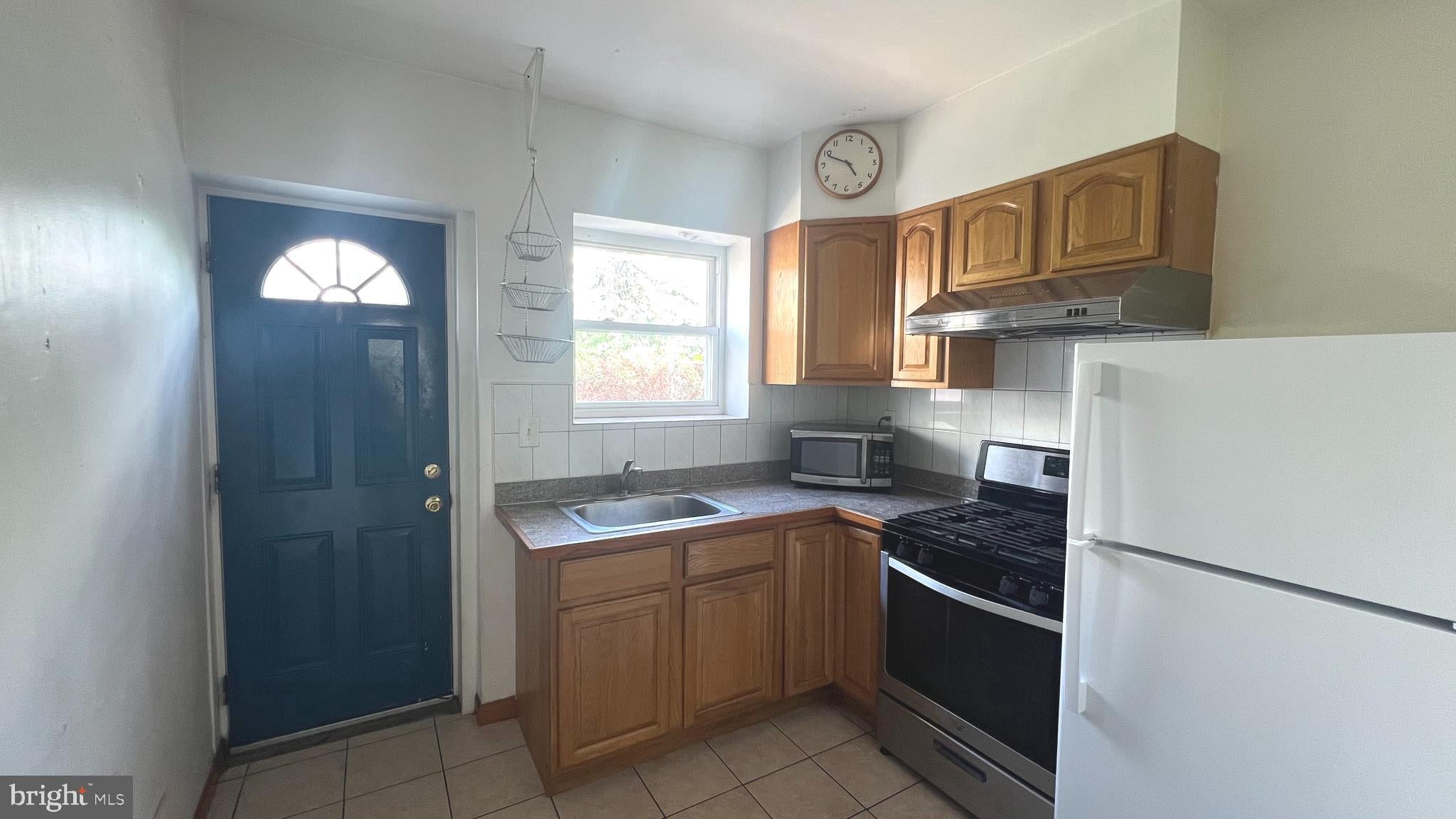 2211 MCCLELLAN STREET 00