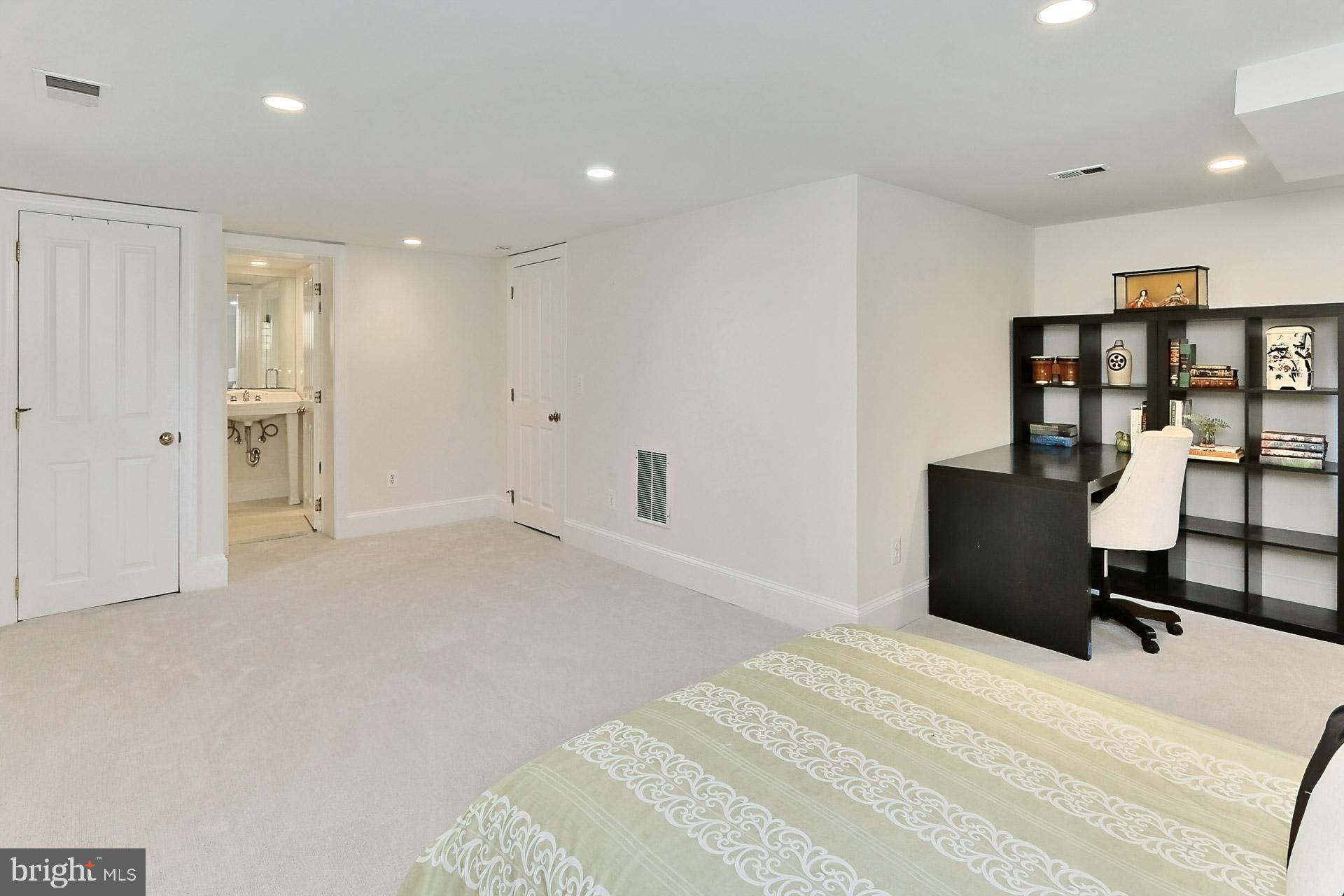 LEE HEIGHTS - Residential