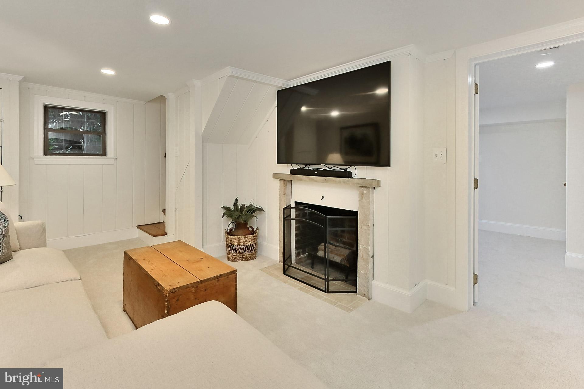 LEE HEIGHTS - Residential