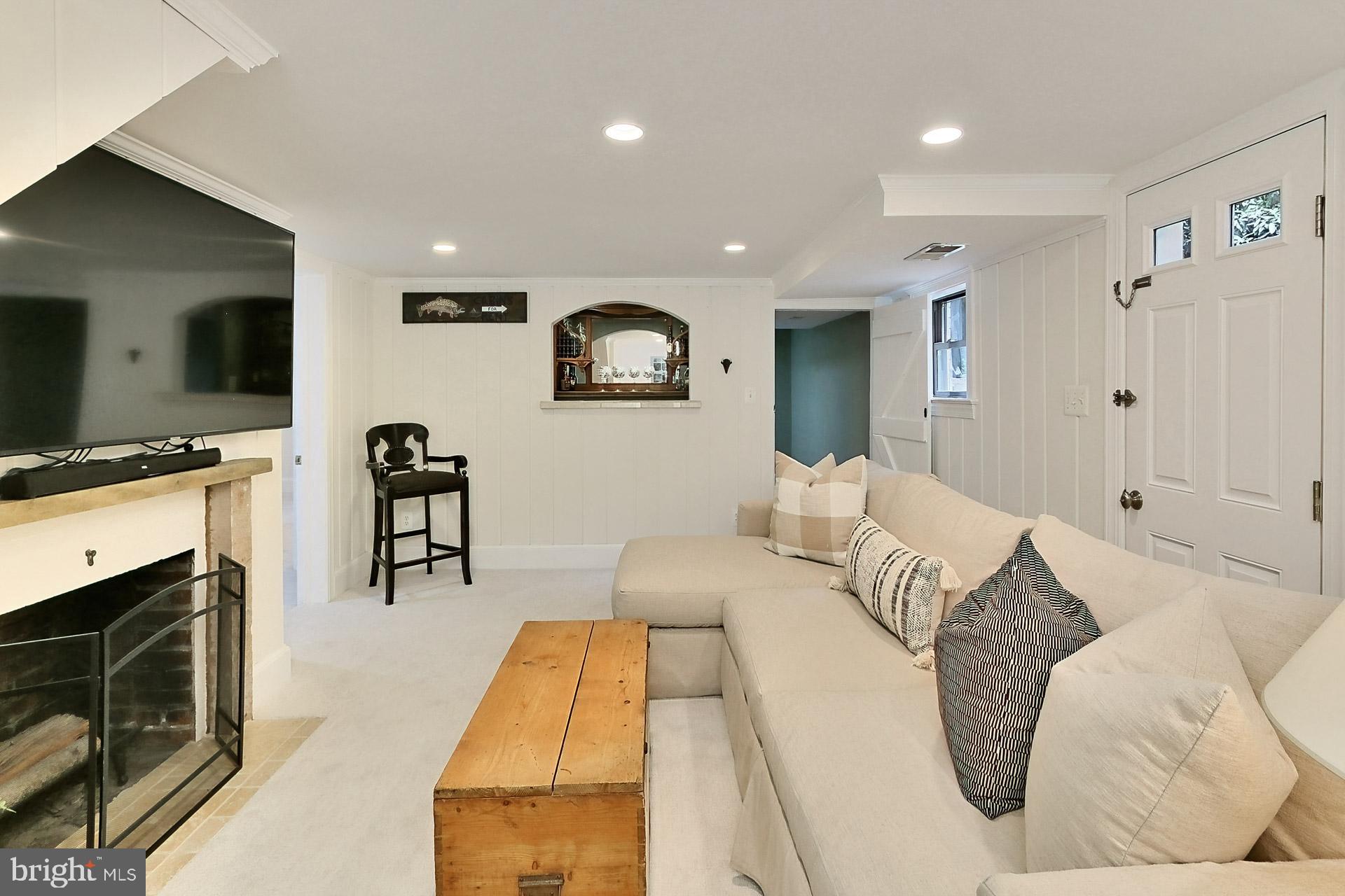 LEE HEIGHTS - Residential