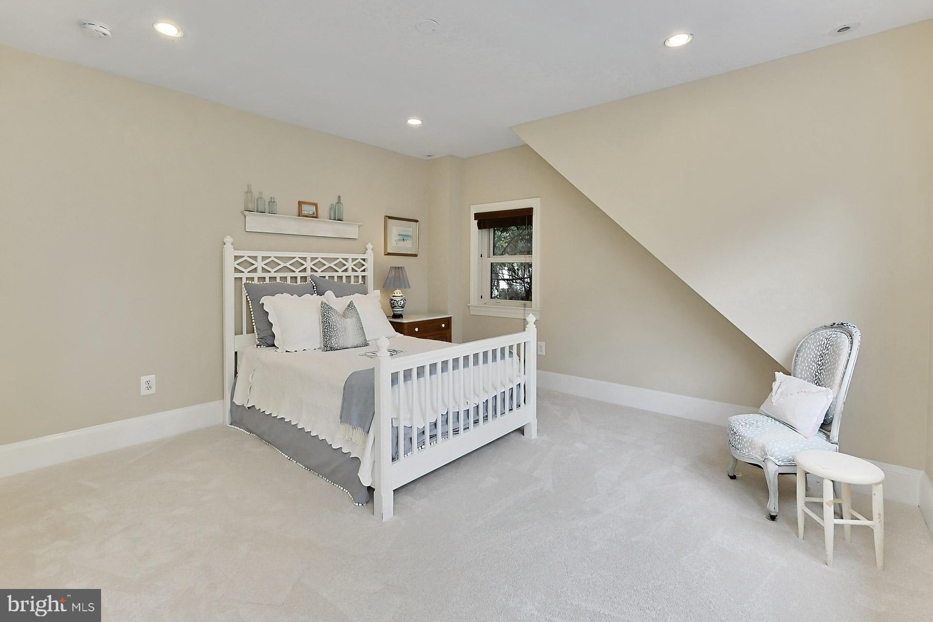 LEE HEIGHTS - Residential