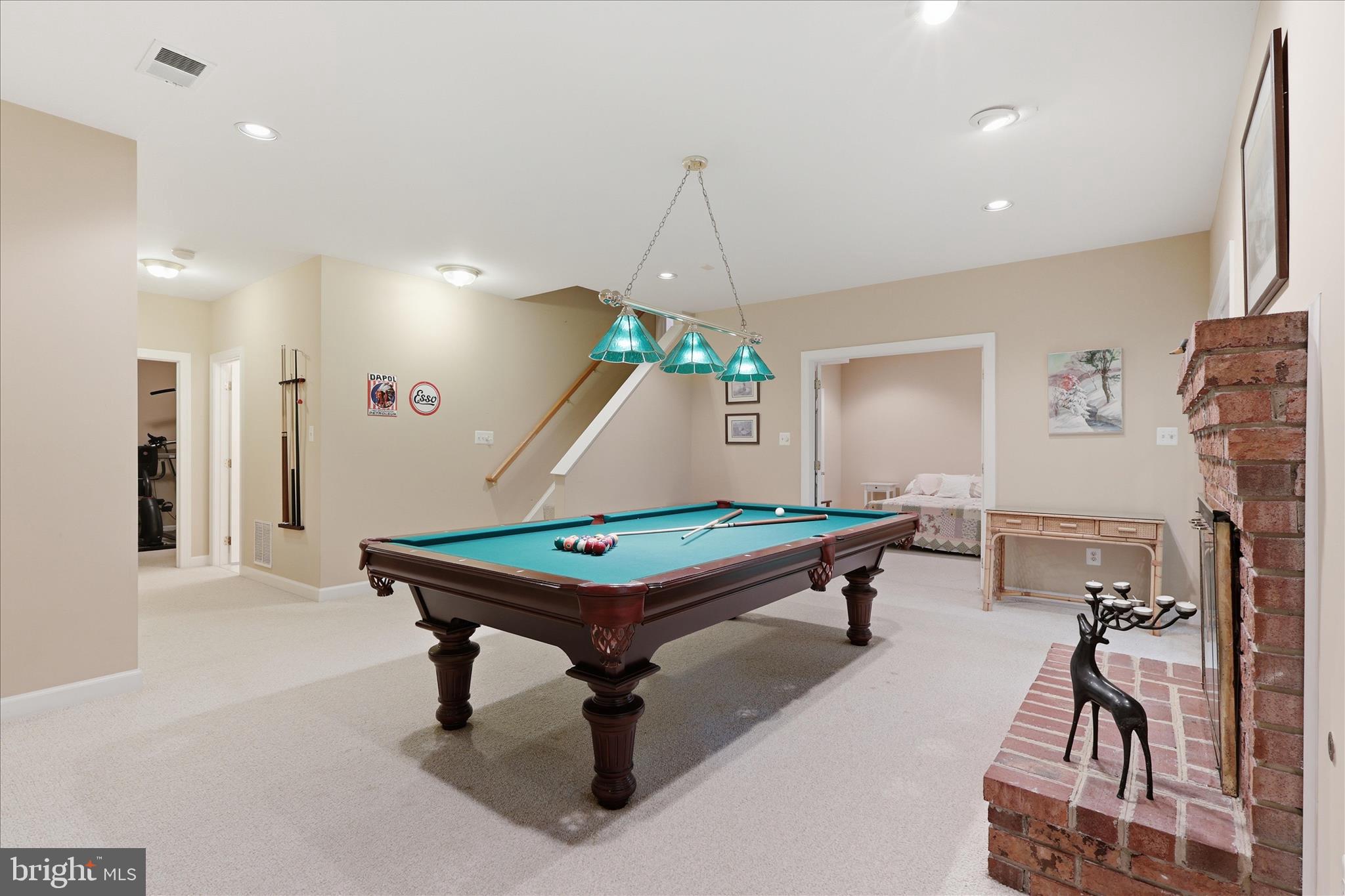 WENDOVER OAKS - Residential