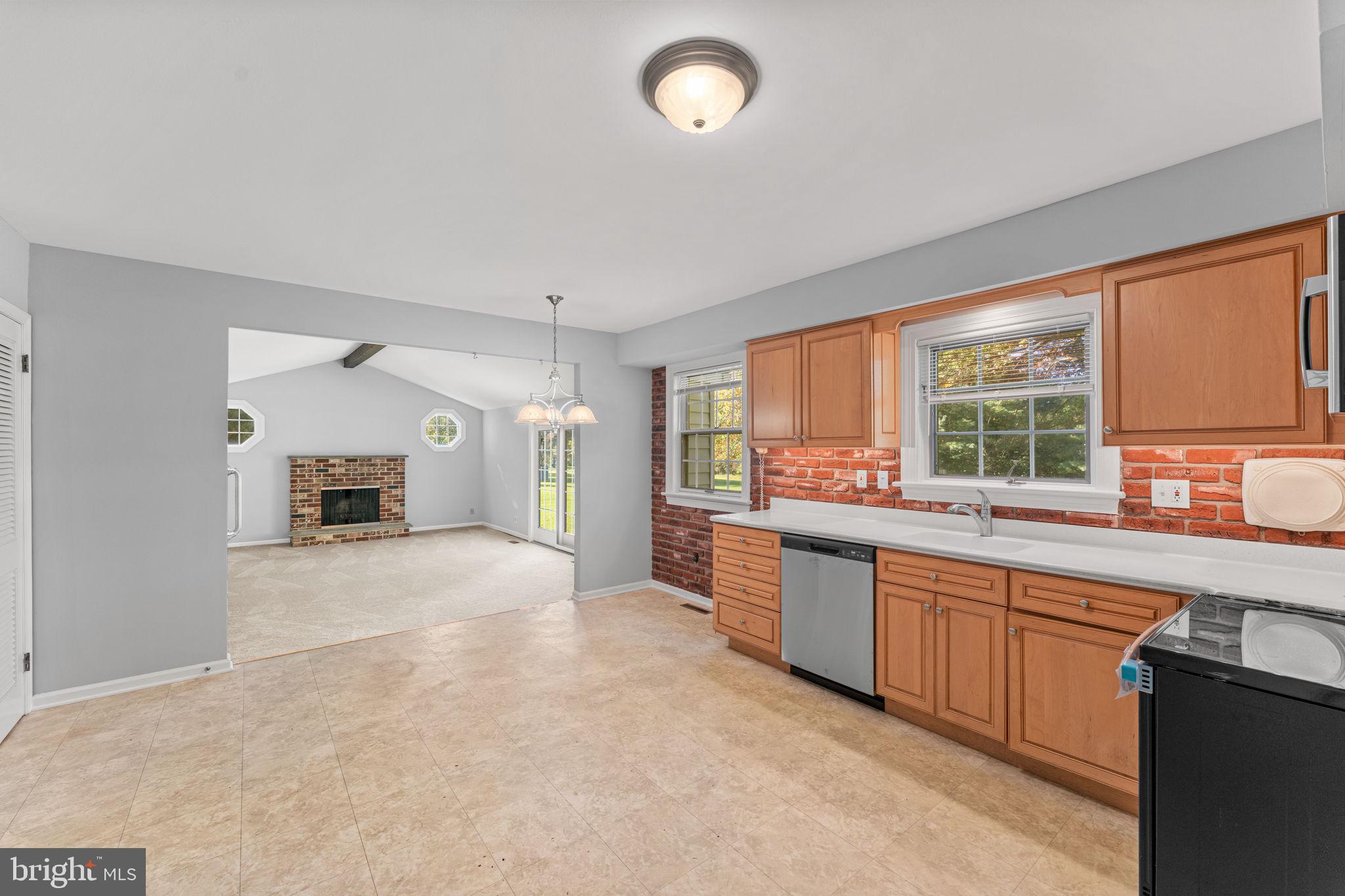 869 LAUREL LANE
