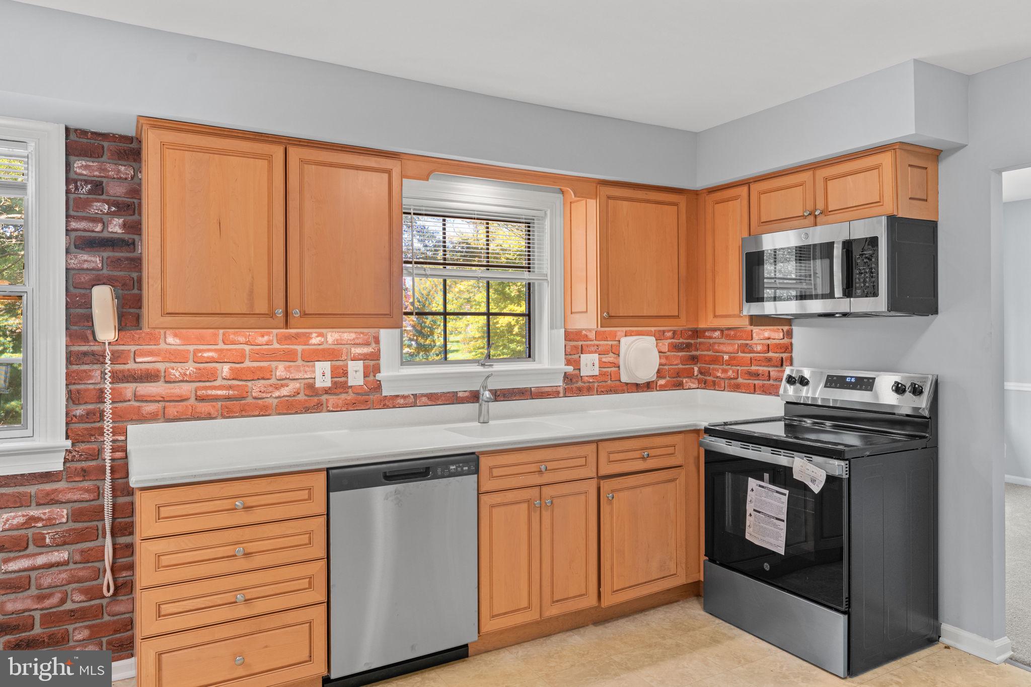 869 LAUREL LANE