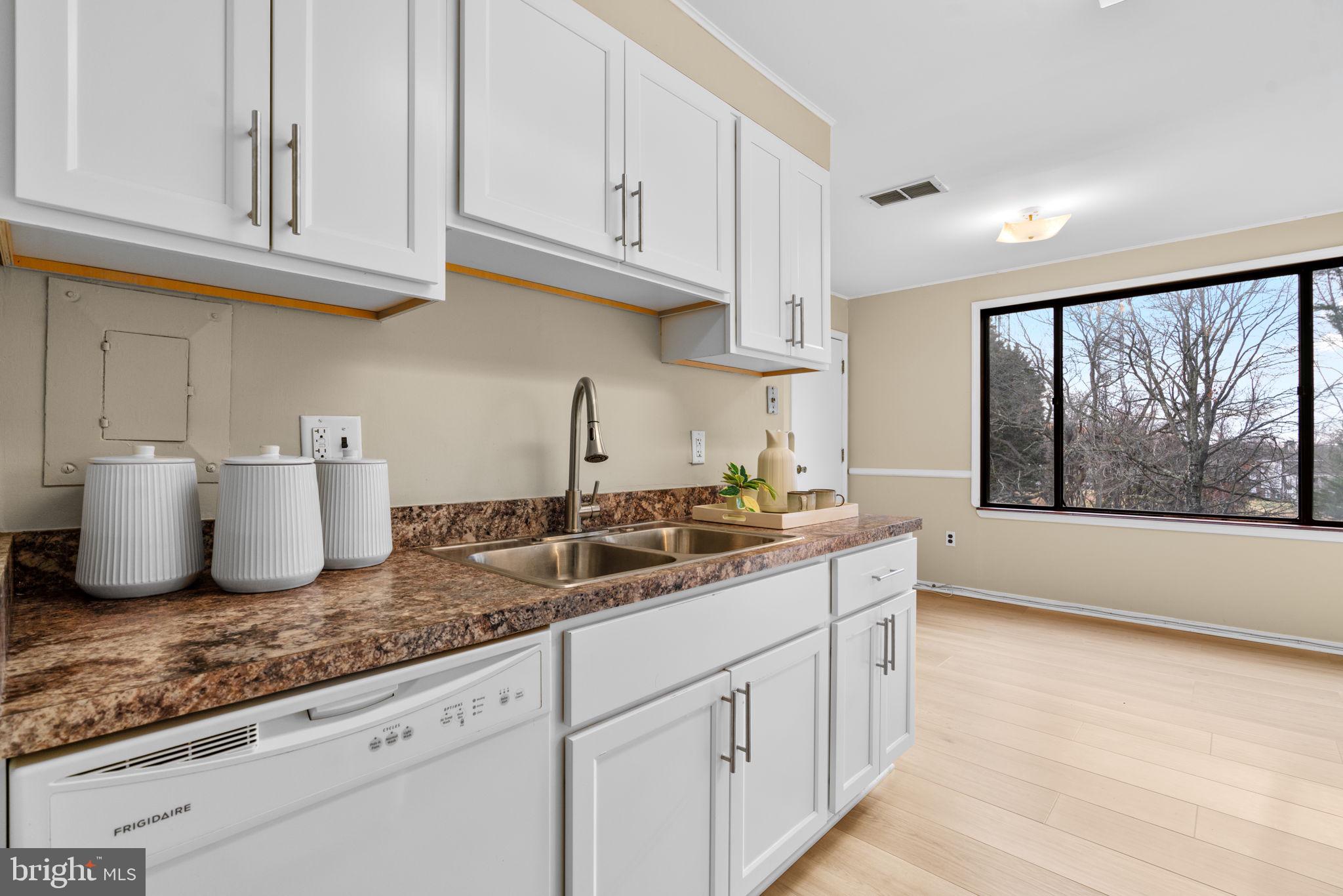 LONG REACH - Residential