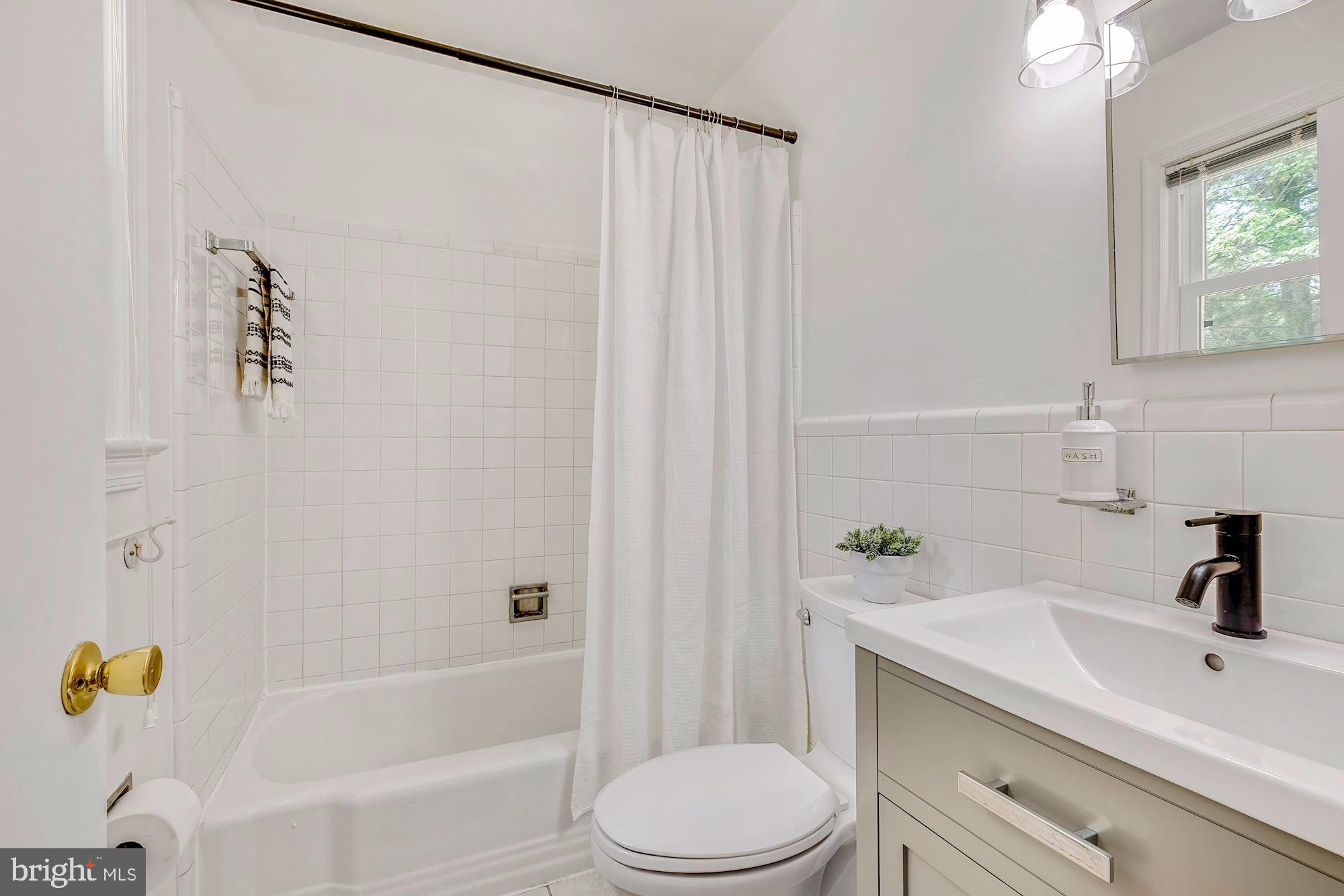 FALLS ORCHARD - Residential