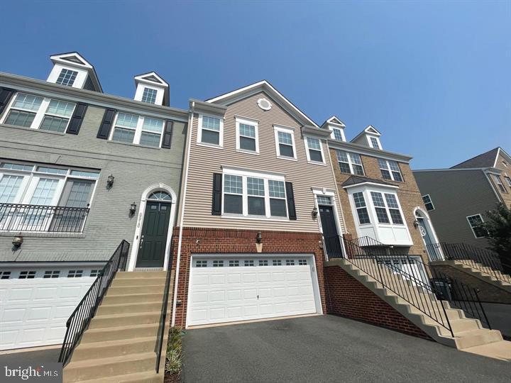 BRADLEY SQUARE - Residential Lease