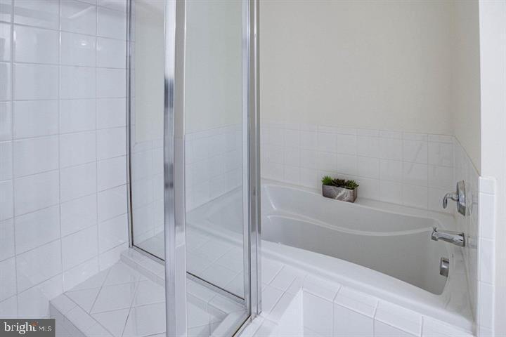 BRADLEY SQUARE - Residential Lease