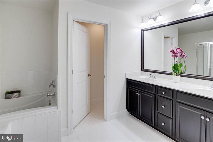 BRADLEY SQUARE - Residential Lease