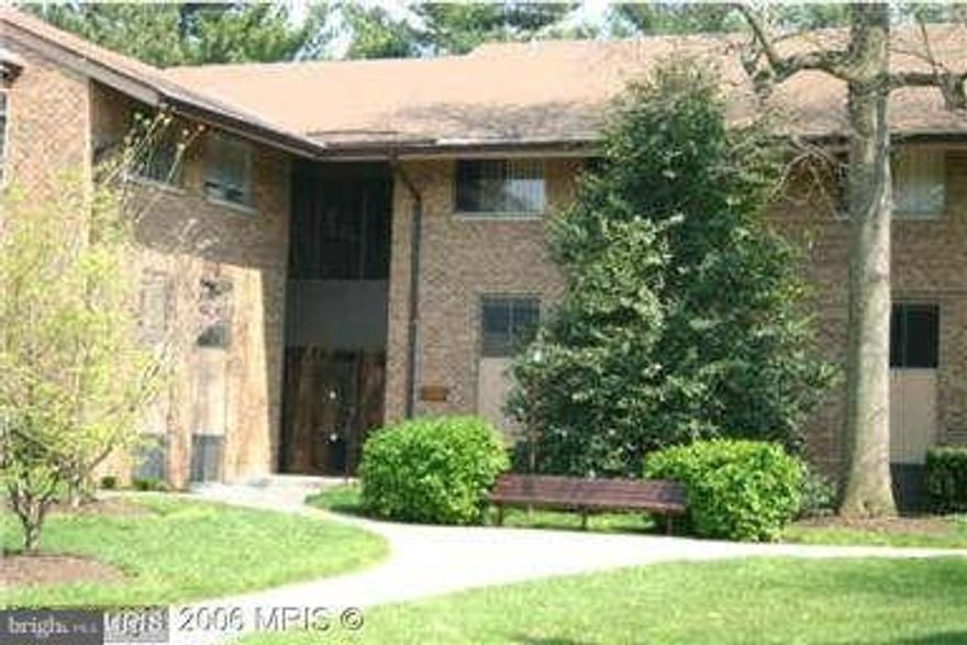WELCOME TO THIS SPACIOUS 3 BR, 2 BA LAKE-VIEW CONDO, 8 STEPS FROM GROUND LEVEL. HUGE LIVING ROOM & MASTER BETHROOM WITH WLK-IN CLST, SEP DINING ROOM, T/S KIT, STRGE RM. BLCNY OVERLOOKS LAKE. CONDO FEE INCLUDES ALL UTILITIES AND VILLAGE POOLS, TENNIS, ETC. CLOSE TO I-270, SHOPPING CENTER, MALLS, PUBLIC TRANSPORTATION AND MUCH MORE. SOLD IN AS-IS CONDITIONS.