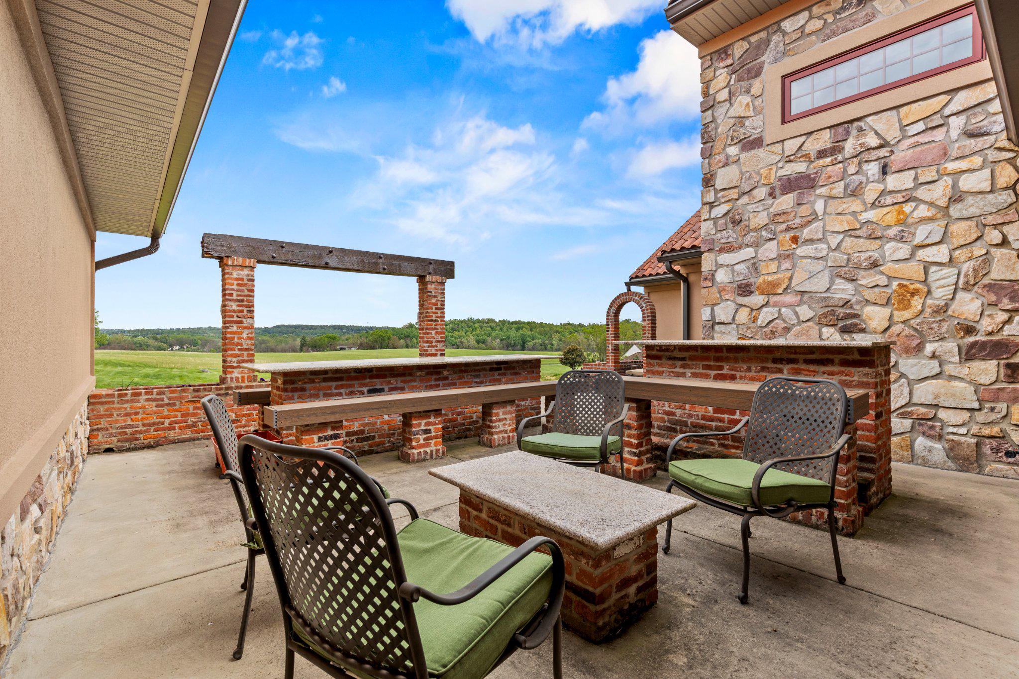 LAUXMONT FARMS - Residential
