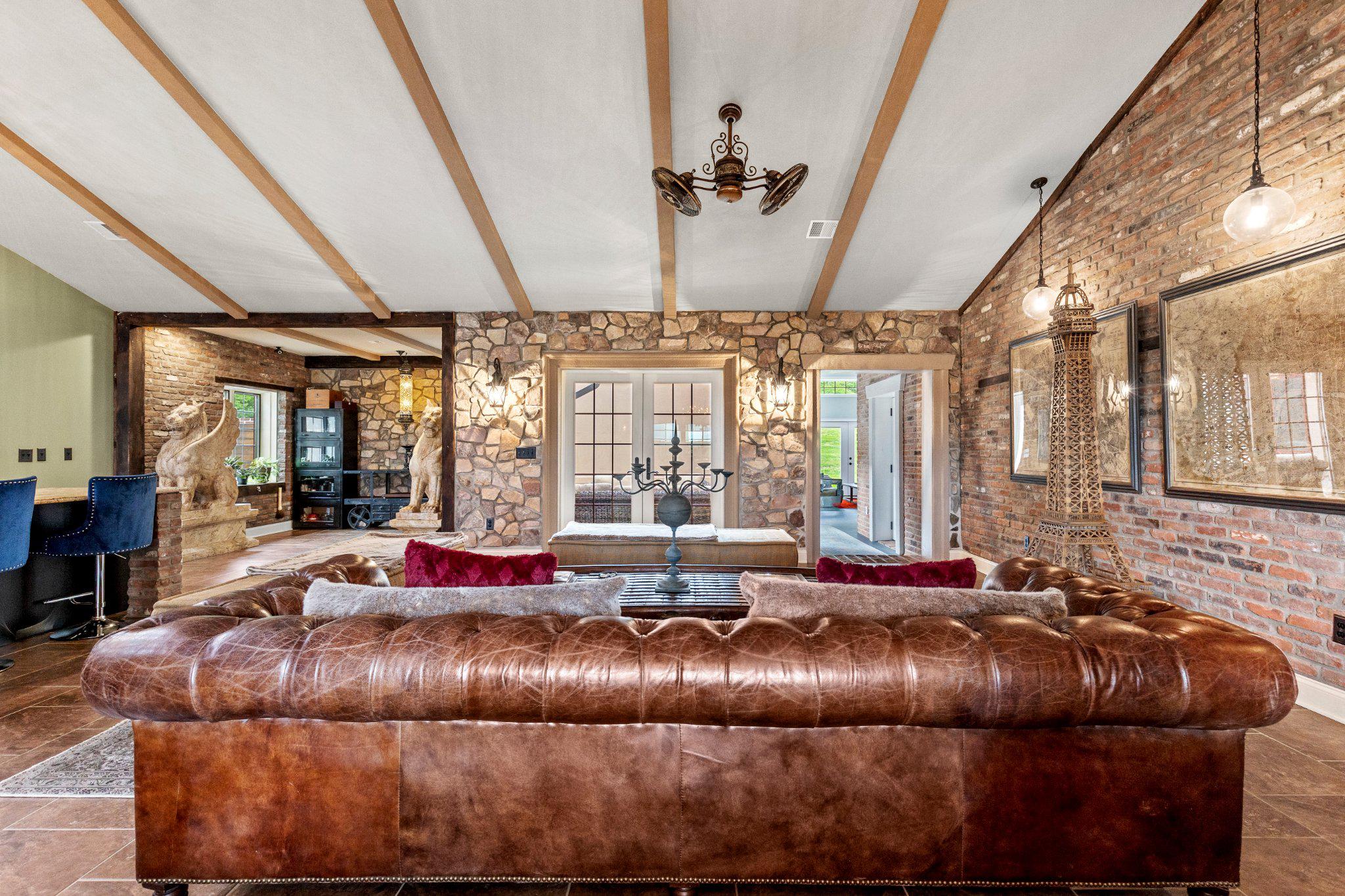 LAUXMONT FARMS - Residential