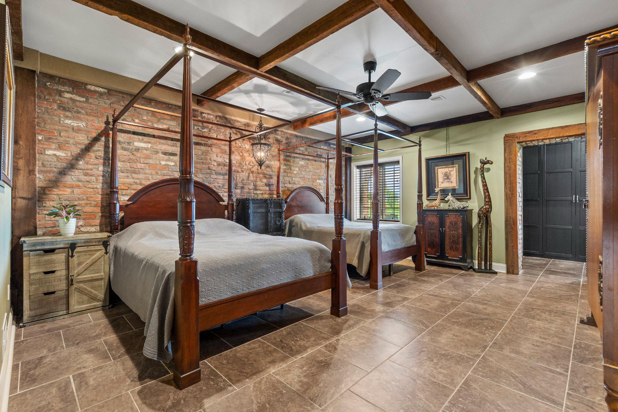 LAUXMONT FARMS - Residential