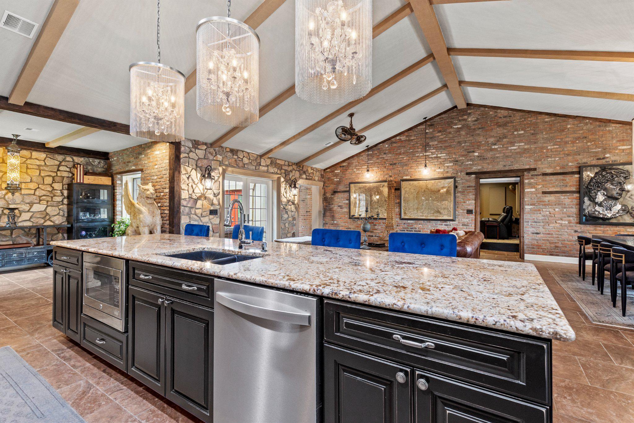 LAUXMONT FARMS - Residential