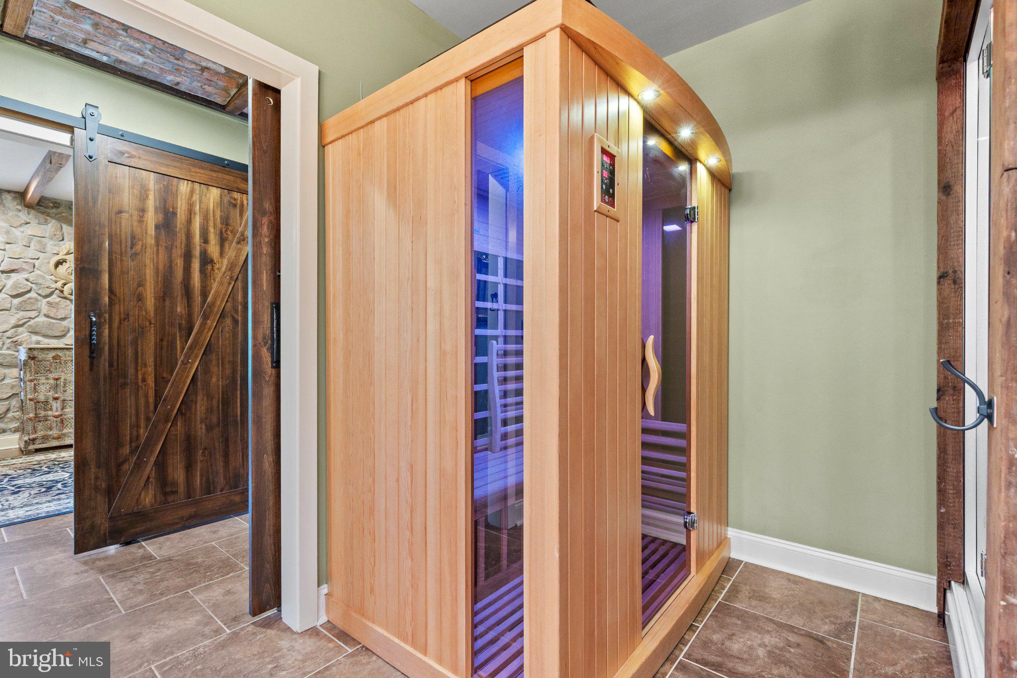 LAUXMONT FARMS - Residential