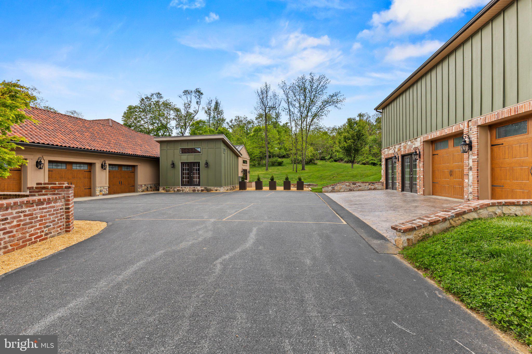 LAUXMONT FARMS - Residential