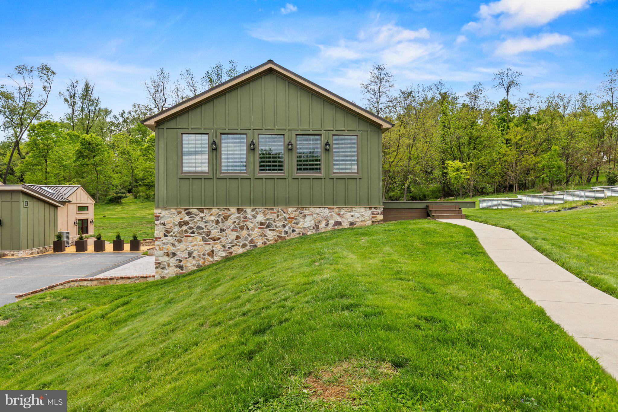 LAUXMONT FARMS - Residential