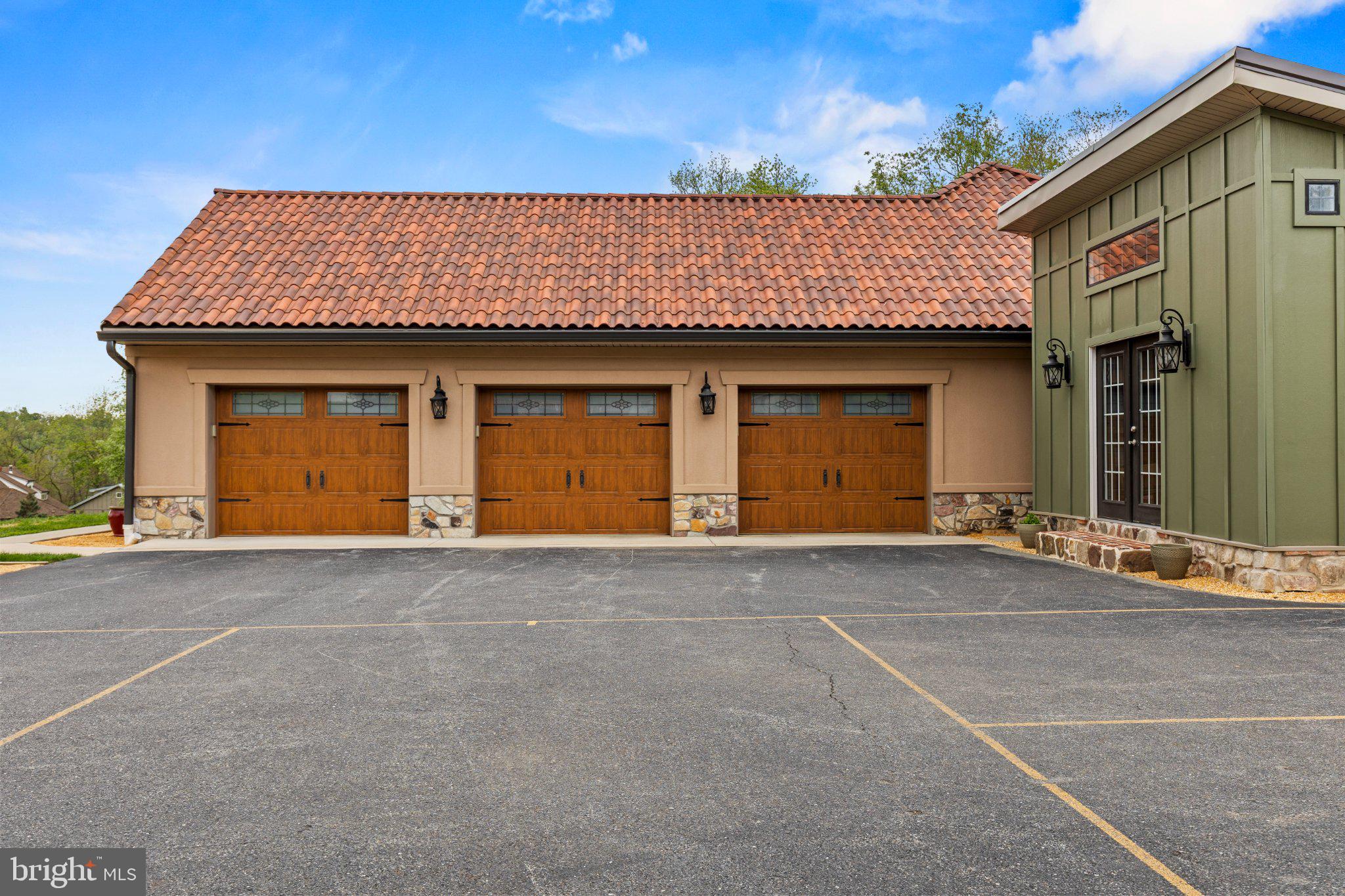 LAUXMONT FARMS - Residential
