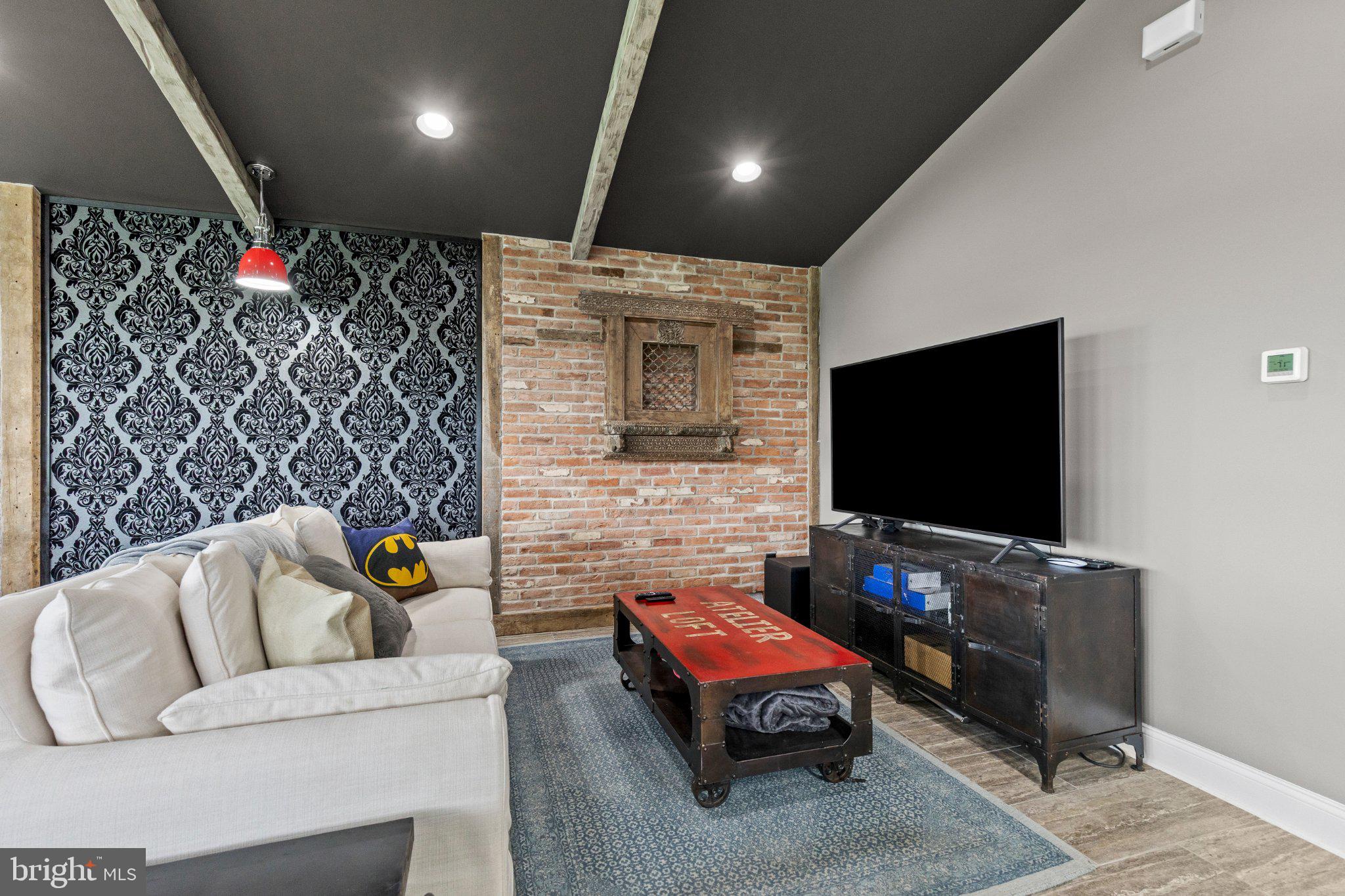 LAUXMONT FARMS - Residential