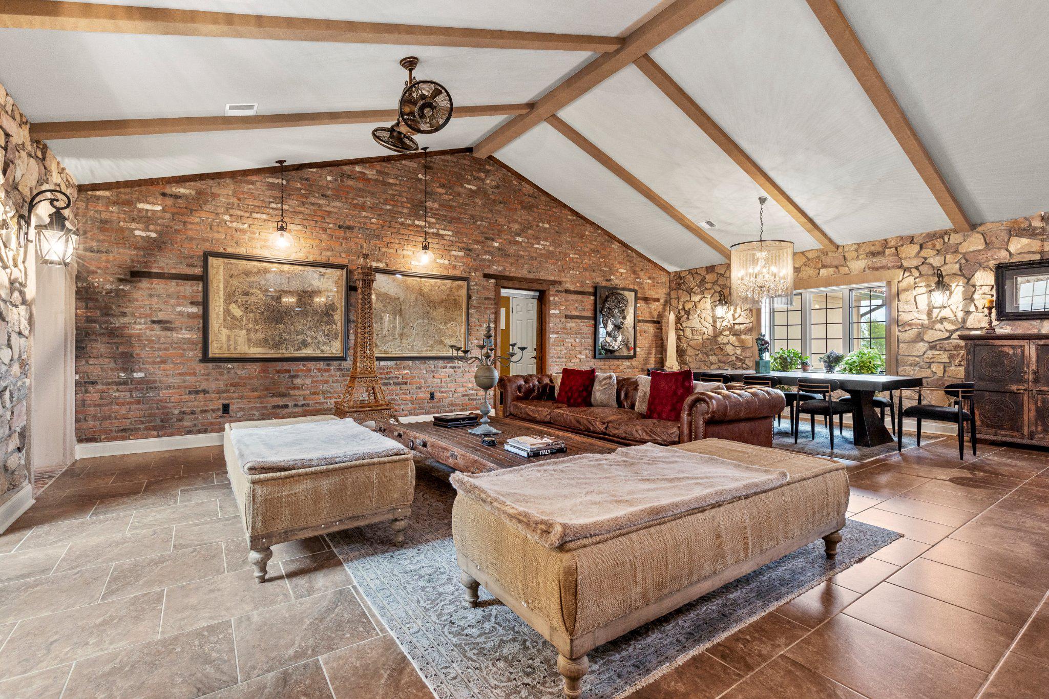 LAUXMONT FARMS - Residential