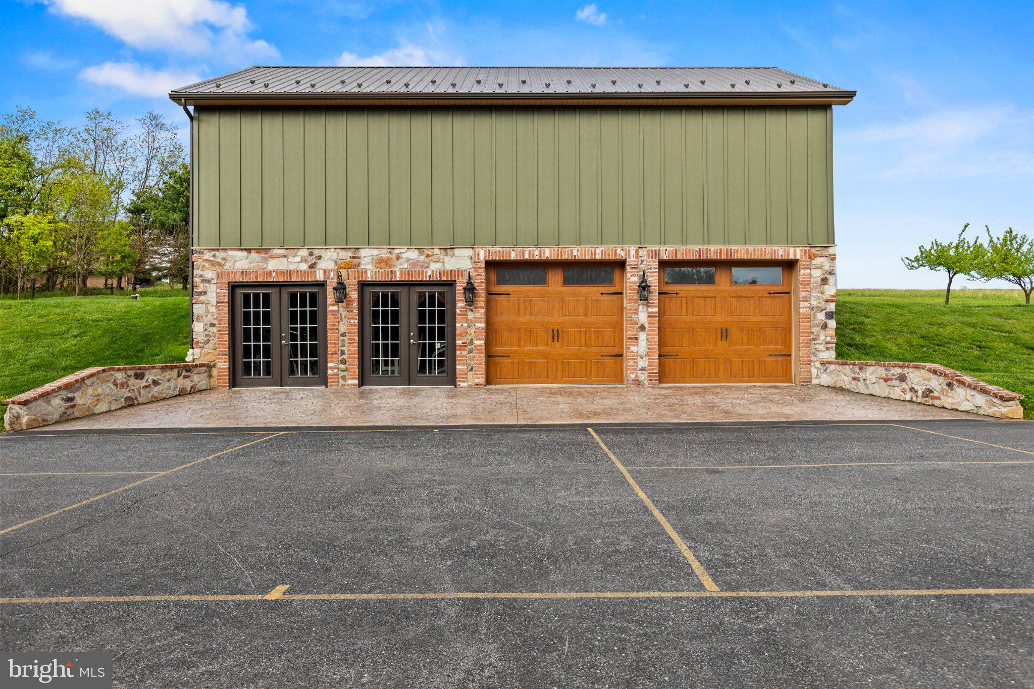 LAUXMONT FARMS - Residential