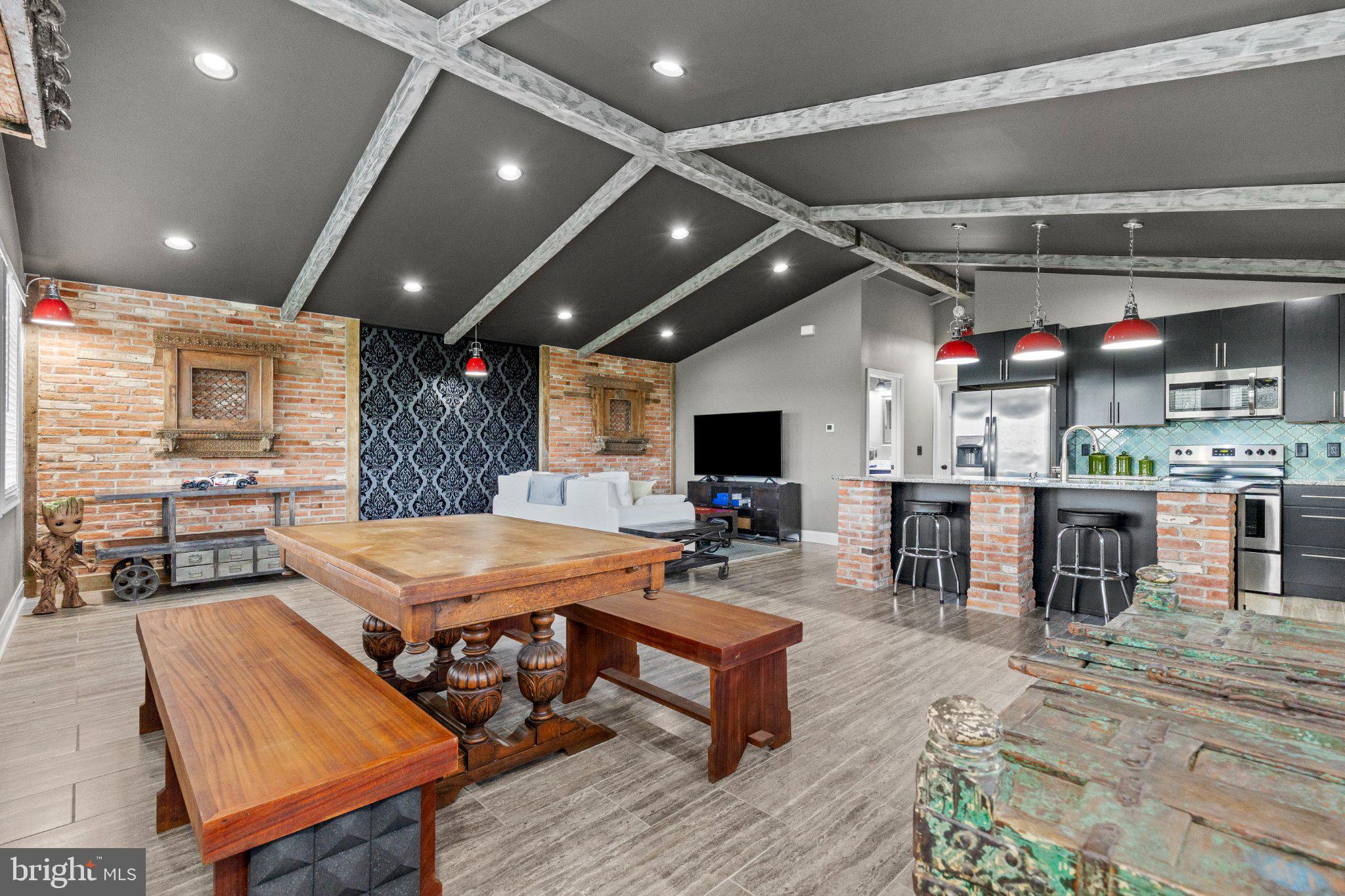 LAUXMONT FARMS - Residential