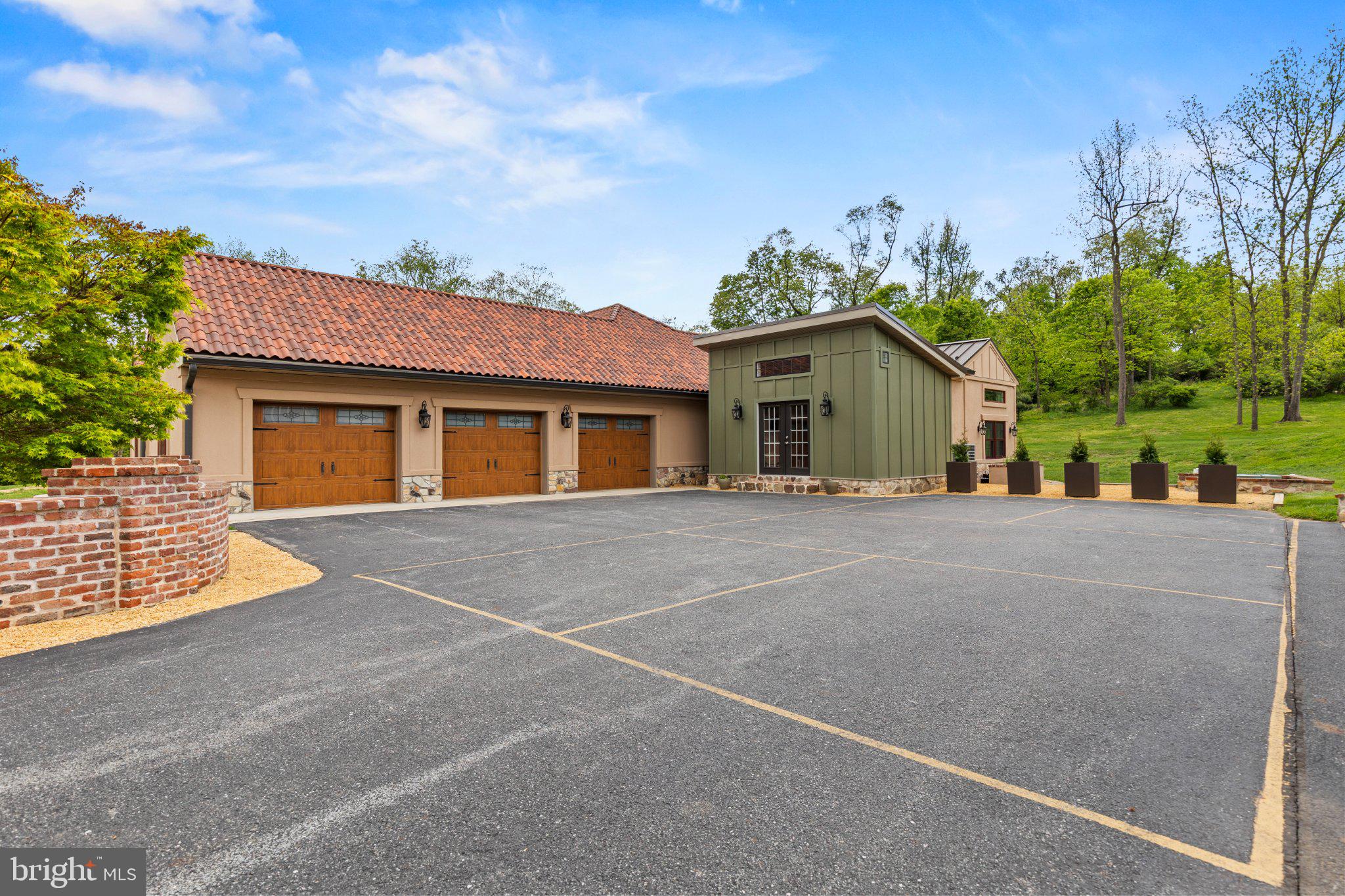 LAUXMONT FARMS - Residential