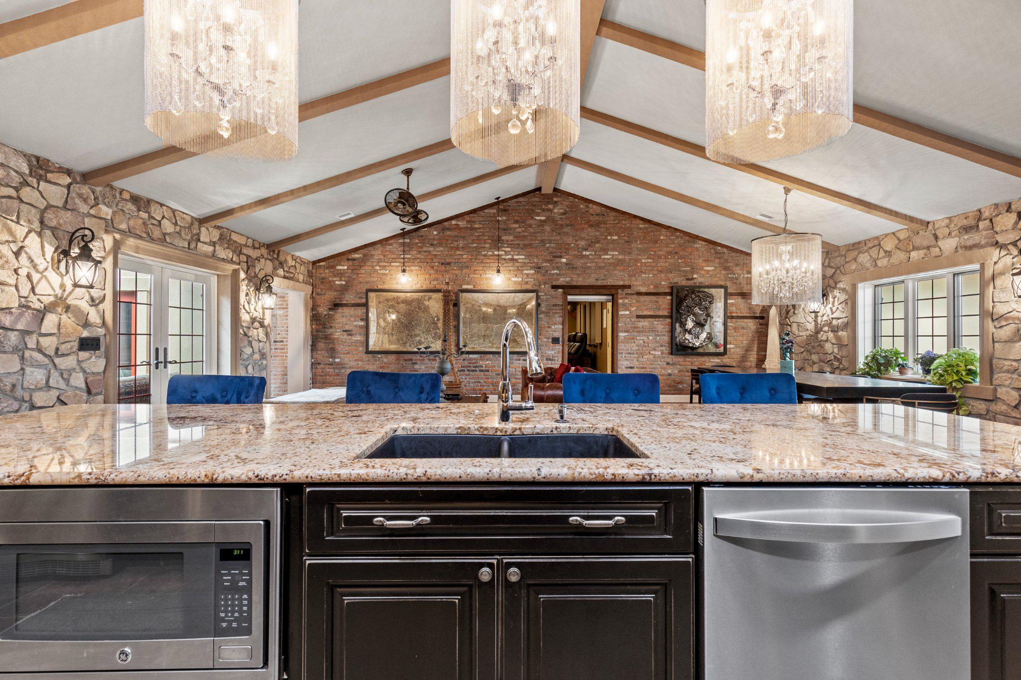 LAUXMONT FARMS - Residential