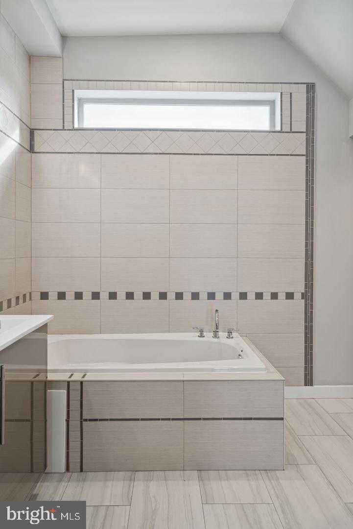 FISHTOWN - Residential Lease